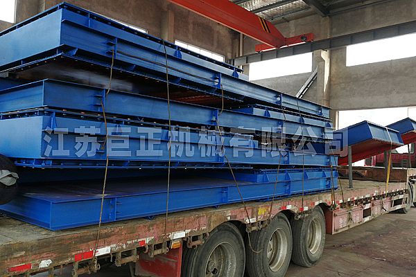 巨正機(jī)械公司一批擋板門驗(yàn)收合格，整裝待發(fā)了
